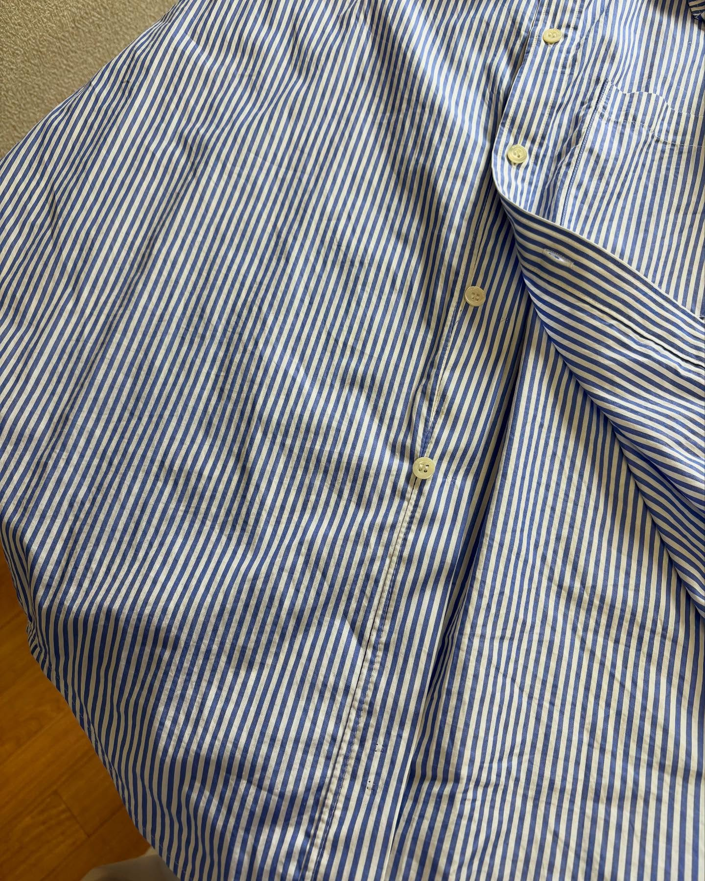 ぎゃー、服が破れちゃった！😭