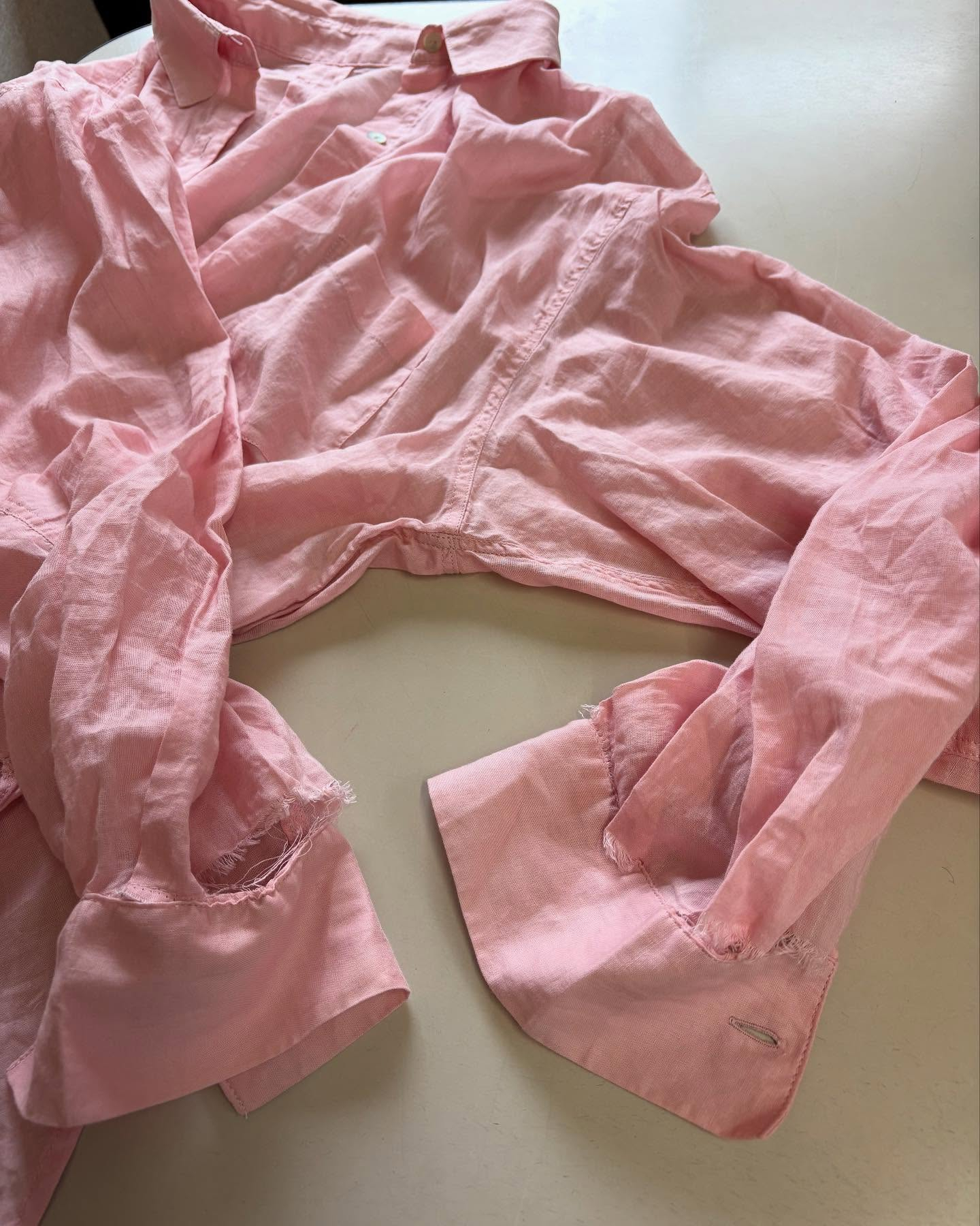 ぎゃー、服が破れちゃった！😭