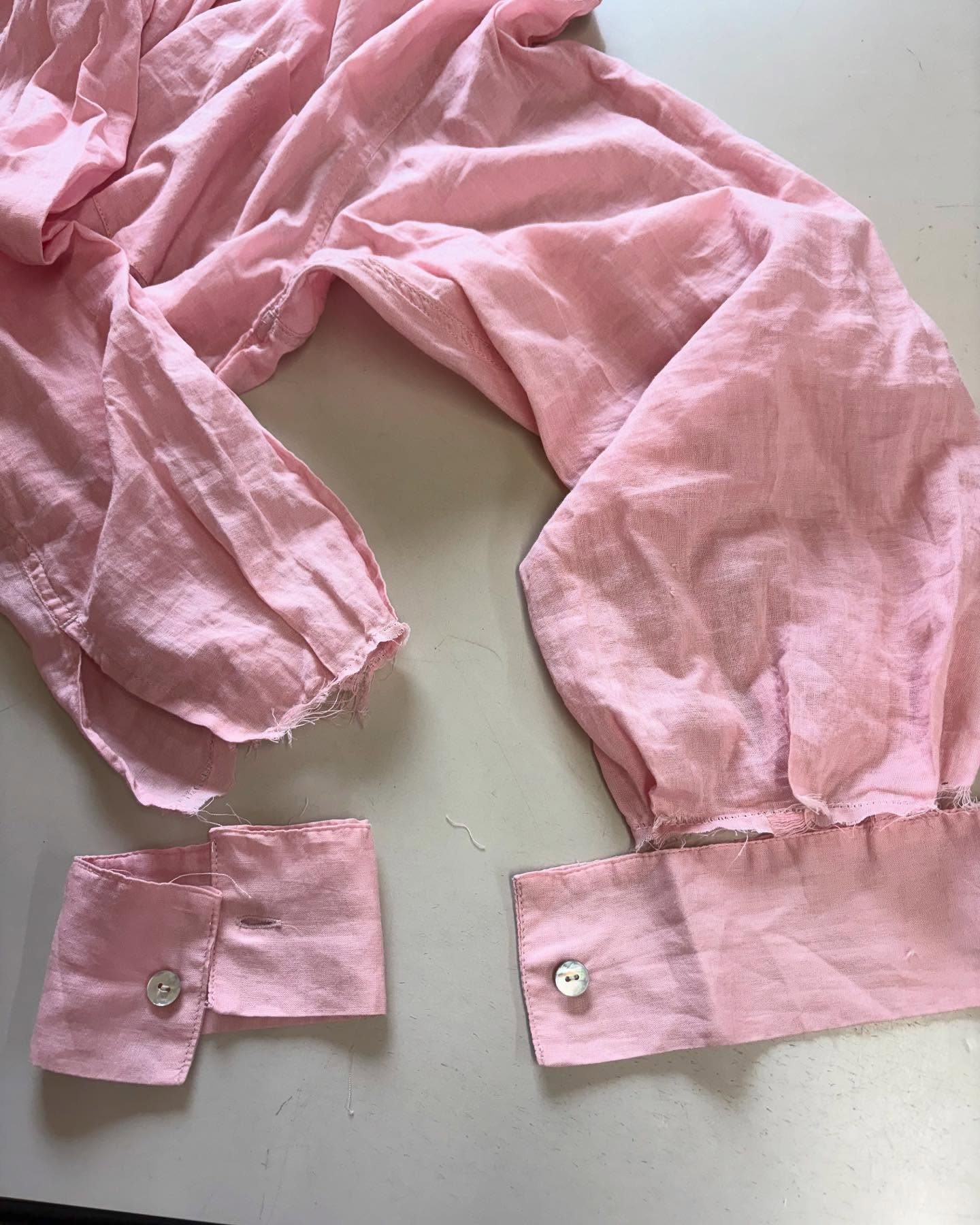 ぎゃー、服が破れちゃった！😭