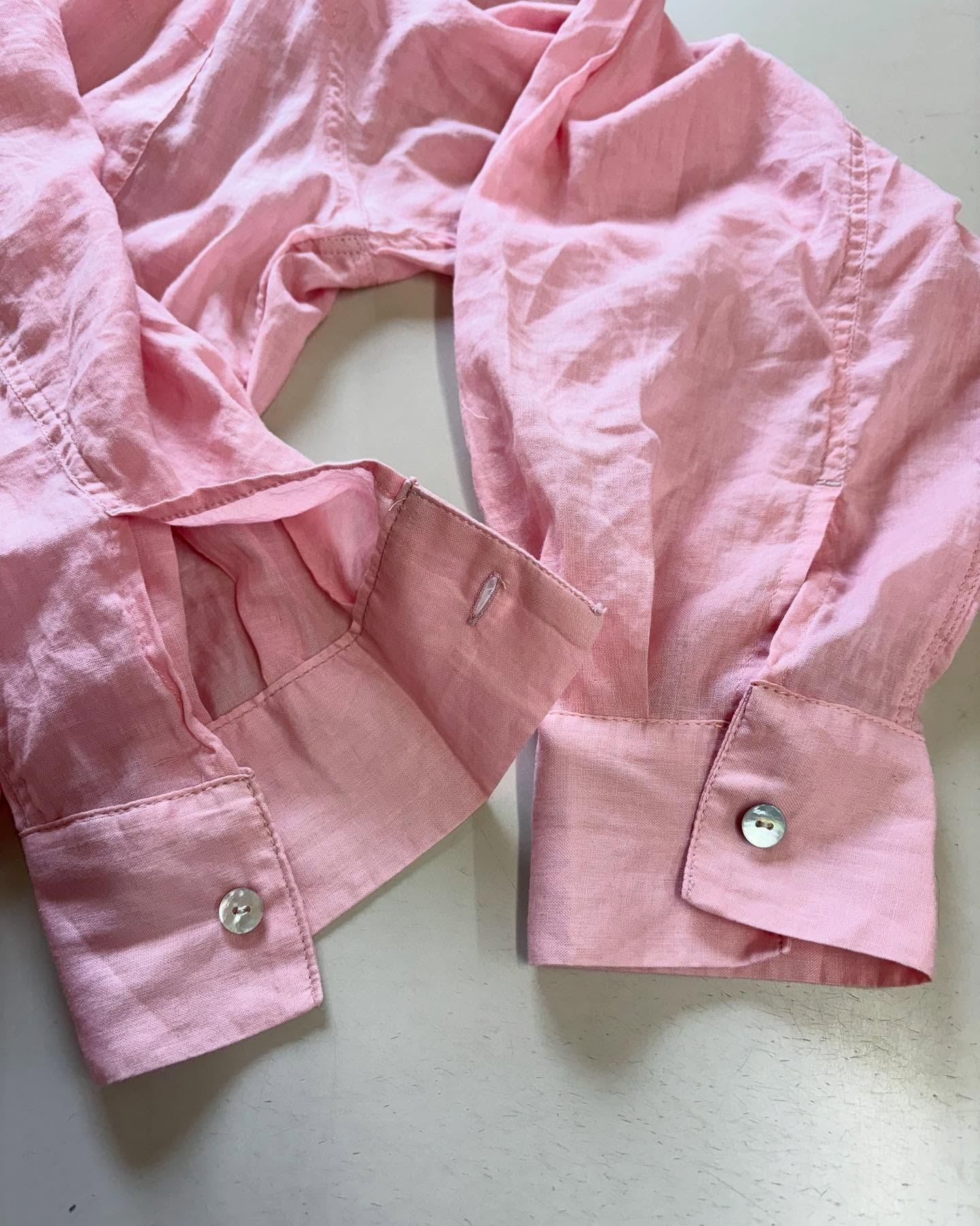 ぎゃー、服が破れちゃった！😭