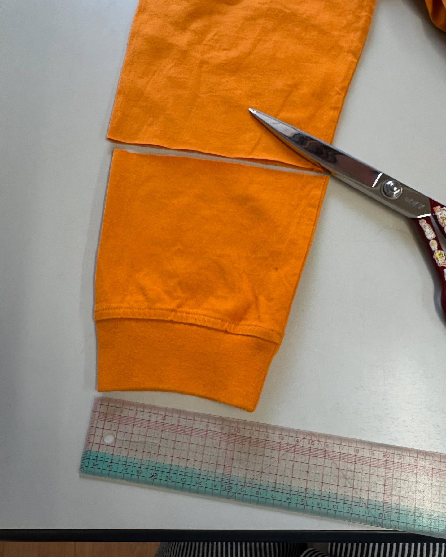 袖を短く切っちゃおう🌟