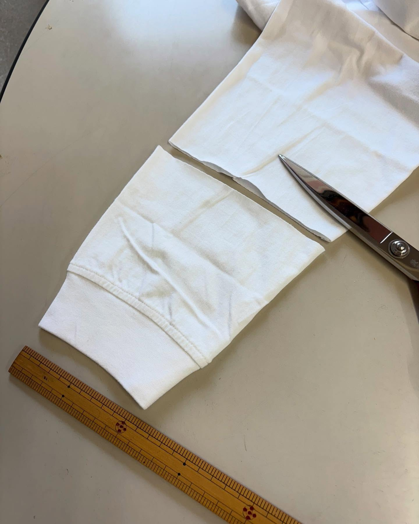 袖を短く切っちゃおう🌟