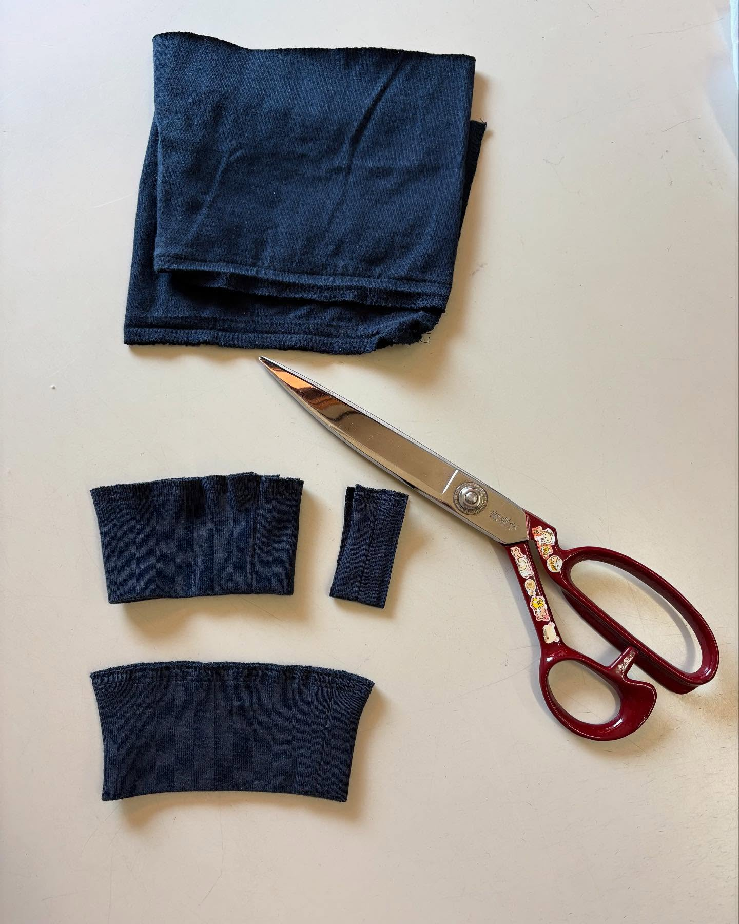 袖を短く切っちゃおう🌟