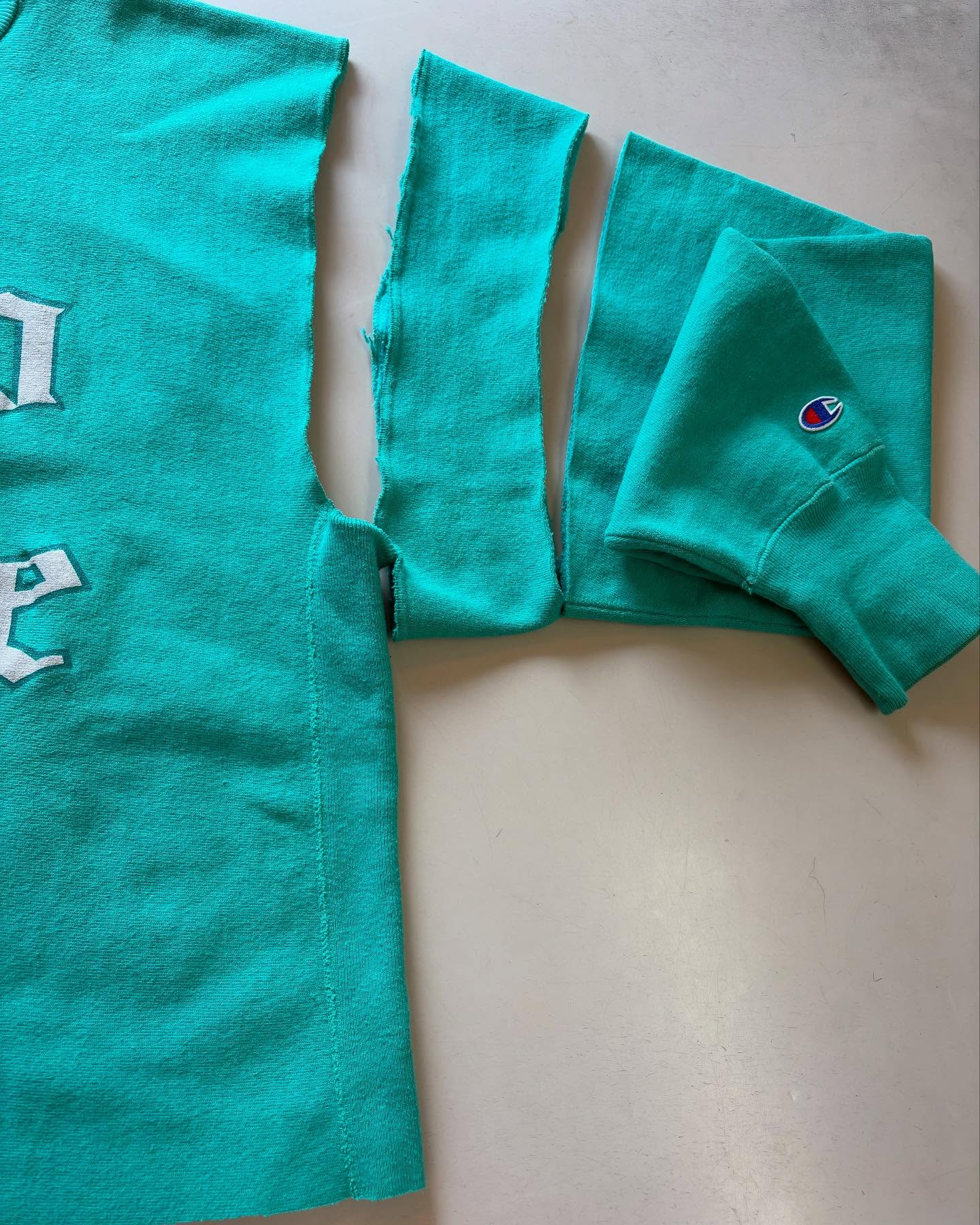 トレーナーのサイズダウン✂️🧵