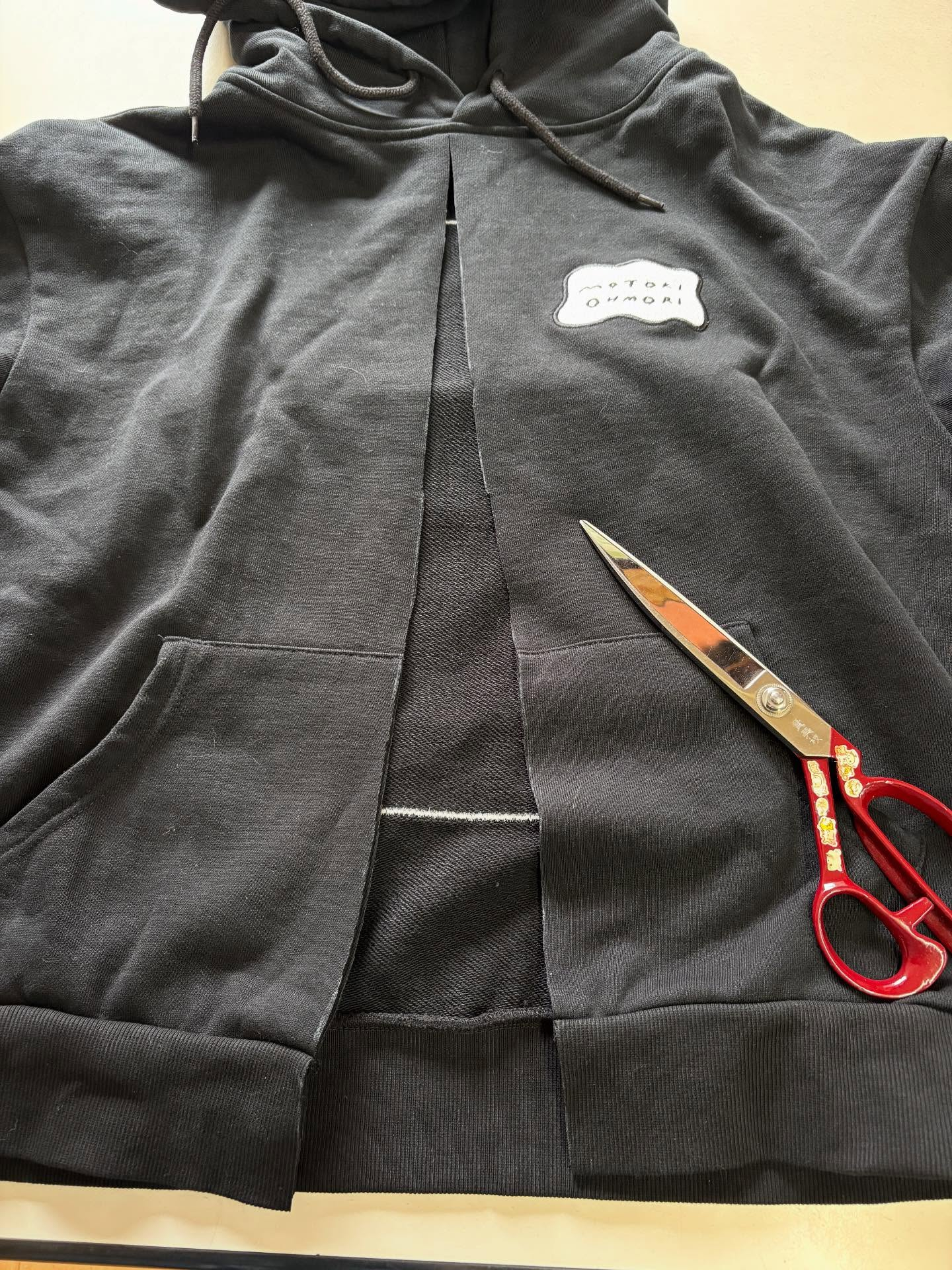 トレーナーをパーカーへ✂️🧵