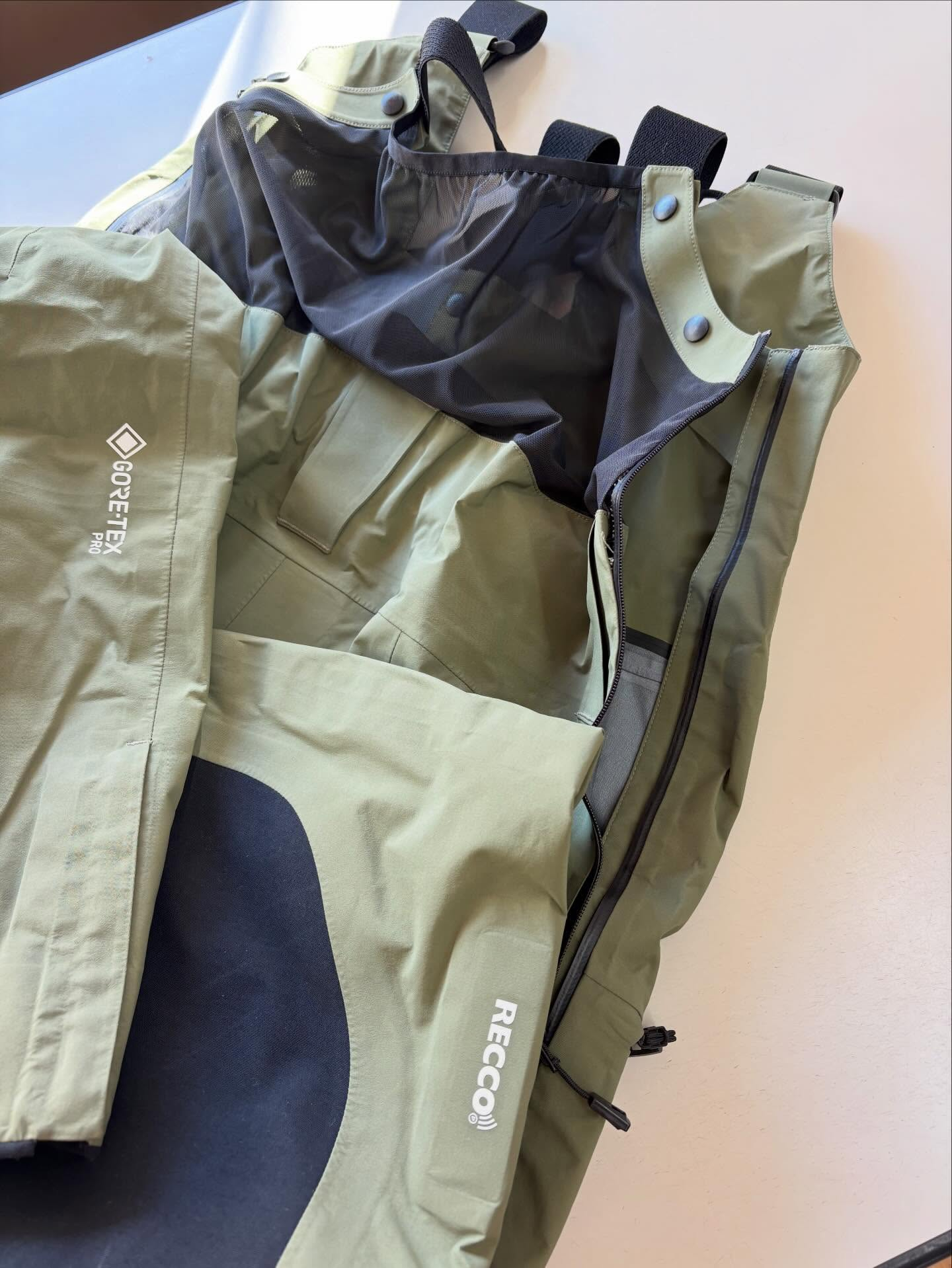 ウィンタースポーツウェアのお直し⛷️🏂