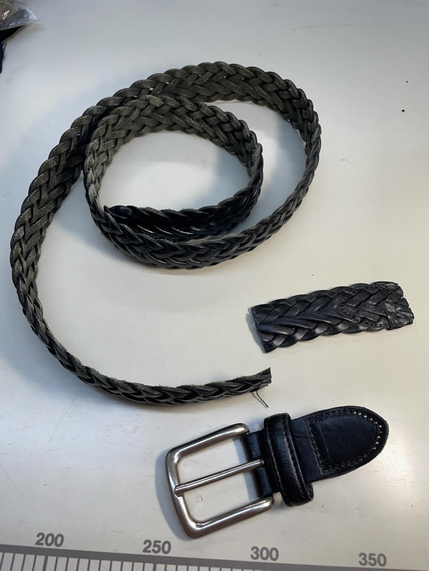 ベルトの穴あけ🕳️👗👖